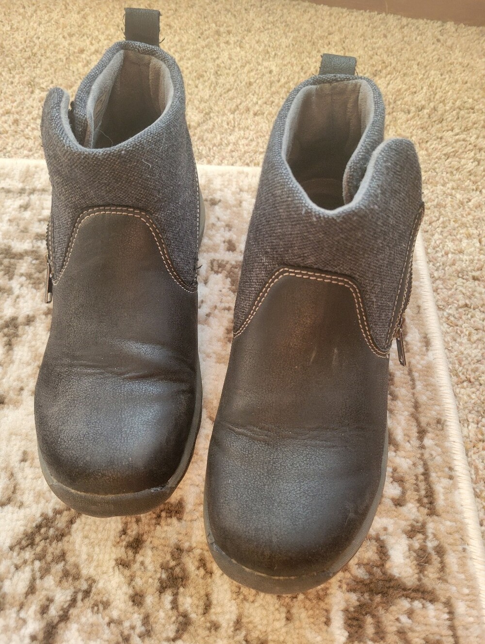 Eastland Ladies Black Slip-On Ankle Boots with Heathered Knit Collar. Size 8.
